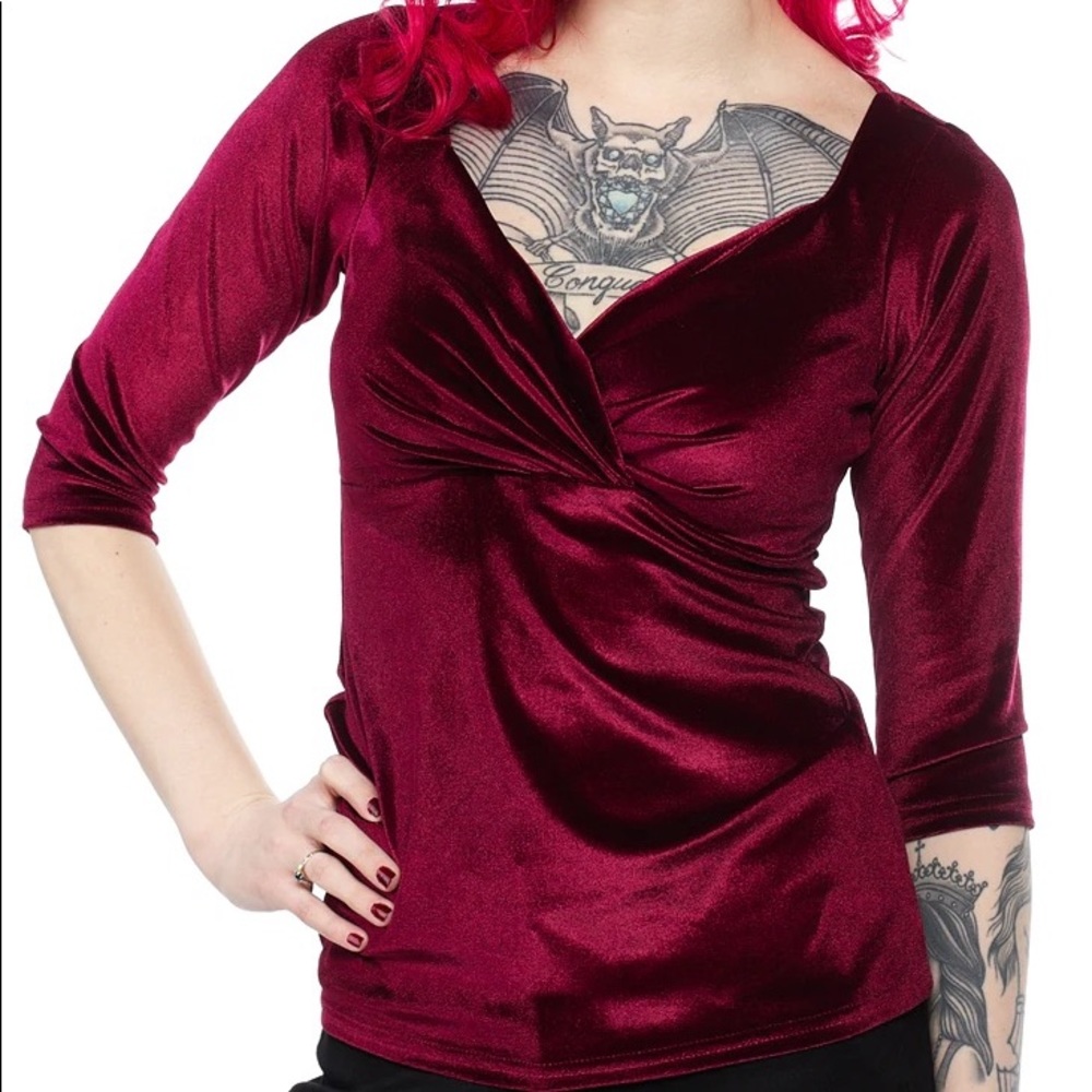 Steady velvet top